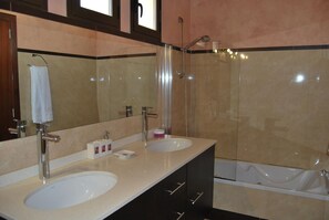 Bad/Dusche