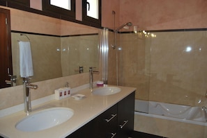 Bad/Dusche