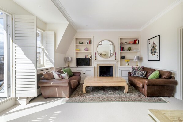 The Baby's Breath – 2 bedroom in Chelsea (999)