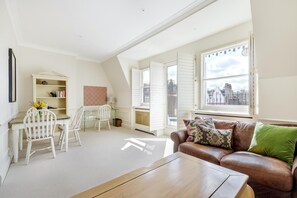 The Baby's Breath – 2 bedroom in Chelsea (1004)