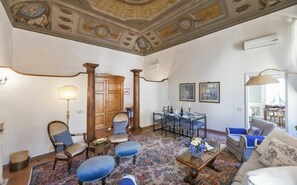 Common Room, Dining Room, Living Room, Room Detail