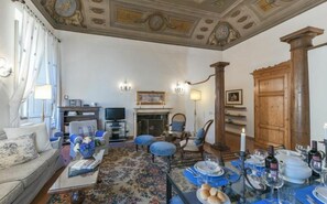 Common Room, Dining Room, Living Room, Room Detail