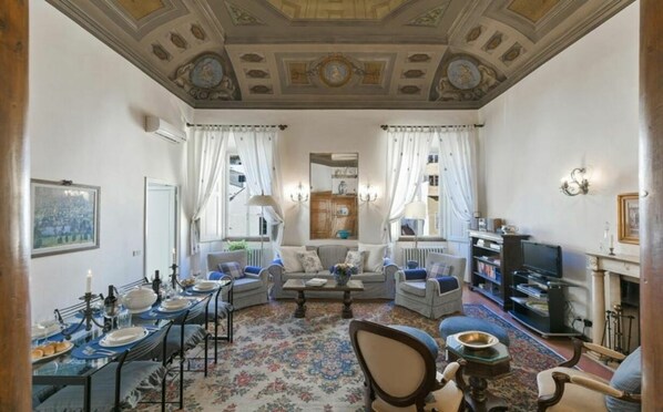 Common Room, Dining Room, Living Room, Room Detail