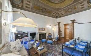 Common Room, Dining Room, Living Room, Room Detail