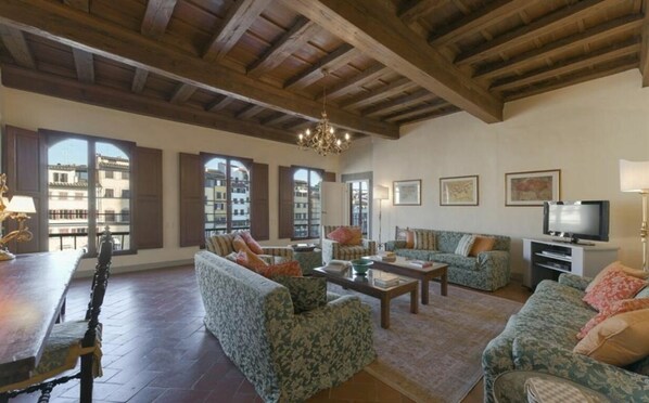 Common Room, Living Room, Room Detail