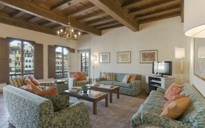 Common Room, Living Room, Room Detail