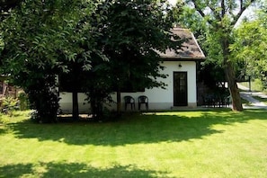 Orchardviews cottage: front