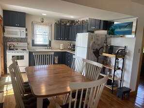 Eat-in Kitchen