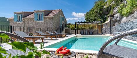 NEW! Stone villa Judita with heated pool and hydro-massage
