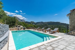 NEW! Stone villa Judita with heated pool and hydro-massage
