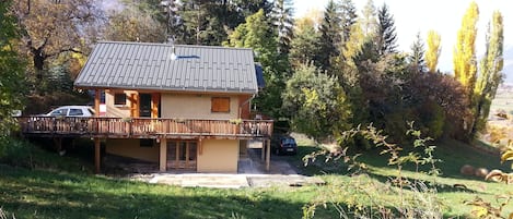 chalet ( appartement en rez de jardin)