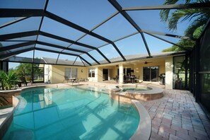 HOSPITALITY FOX - VILLA SUNRISE - POOL VIEW