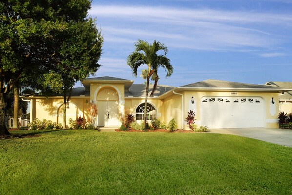 HOSPITALITY FOX - VILLA SUNRISE - FRONT VIEW