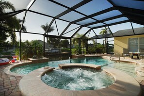 HOSPITALITY FOX - VILLA SUNRISE - SPA AND POOL VIEW