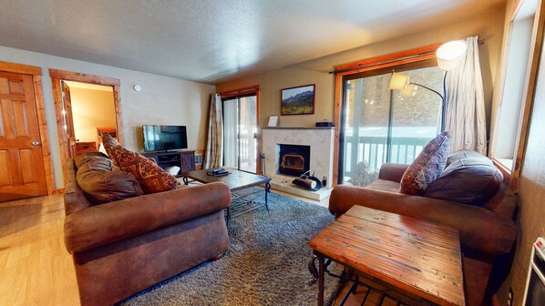 Living Room, Room, Indoors, Couch, Furniture