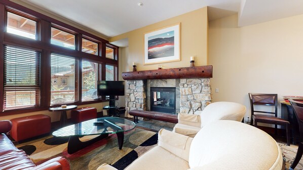 Living Room, Room, Indoors, Furniture, Couch