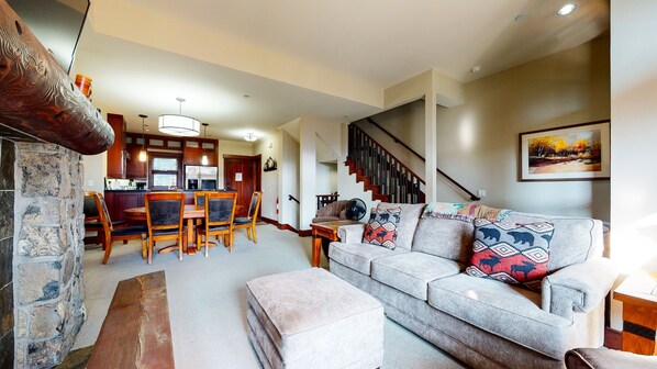Living Room, Room, Indoors, Couch, Furniture