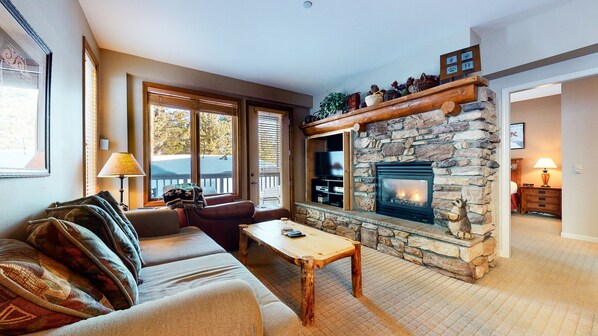 Living Room, Indoors, Room, Couch, Furniture