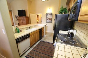 Indoors, Room, Cooktop, Building, Kitchen