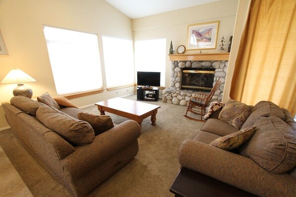 Indoors, Room, Living Room, Furniture, Couch