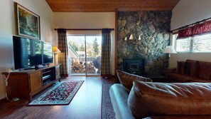 Living Room, Room, Indoors, Furniture, Couch