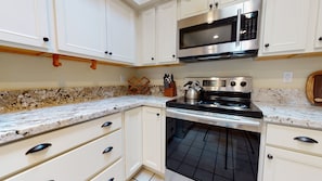 Indoors, Room, Oven, Kitchen, Microwave