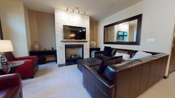 Couch, Furniture, Room, Indoors, Living Room