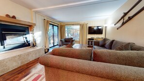 Living Room, Room, Indoors, Couch, Furniture