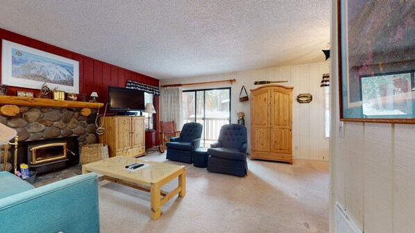 Flooring, Living Room, Room, Indoors, Screen