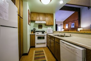 Indoors, Room, Flooring, Kitchen, Oven
