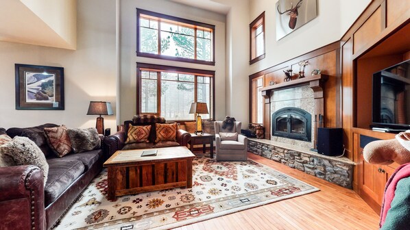 Living Room, Room, Indoors, Furniture, Home Decor