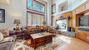 Home Decor, Furniture, Indoors, Living Room, Table