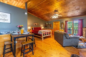 Everything you need in this cozy Honeymoon cabin!