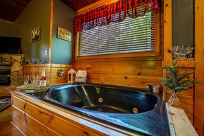 Enjoy the views and the fire from the Jacuzzi tub!