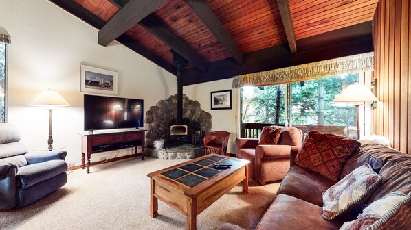 Living Room, Room, Indoors, Couch, Furniture