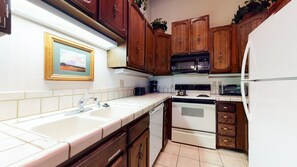 Indoors, Room, Oven, Kitchen, Microwave