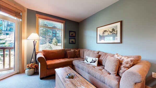 Living Room, Room, Indoors, Couch, Furniture