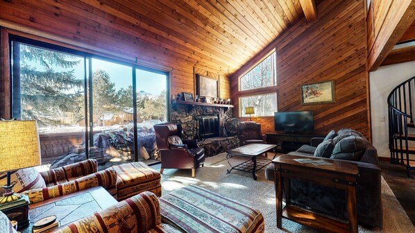 Living Room, Room, Indoors, Couch, Furniture