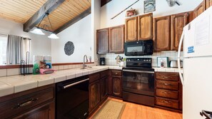 Indoors, Room, Oven, Kitchen, Kitchen Island