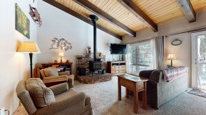Living Room, Room, Indoors, Screen, Couch