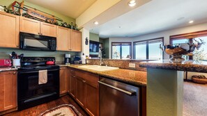 Indoors, Room, Oven, Microwave, Kitchen