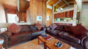 Couch, Furniture, Room, Indoors, Living Room