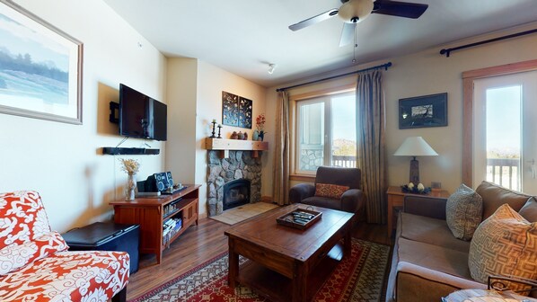 Living Room, Room, Indoors, Screen, Flooring