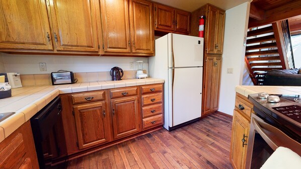 Flooring, Hardwood, Floor, Refrigerator, Room
