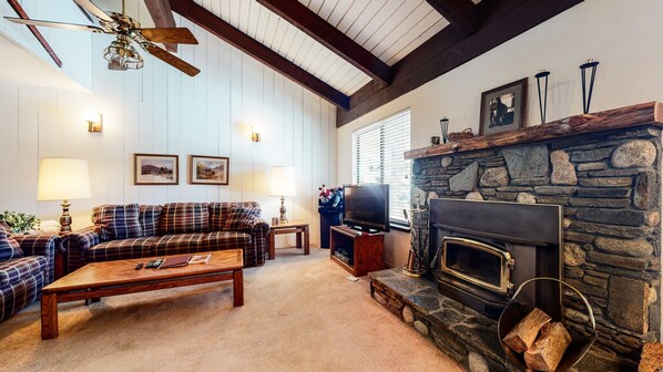 Living Room, Indoors, Room, Couch, Furniture