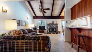 Couch, Furniture, Living Room, Indoors, Room
