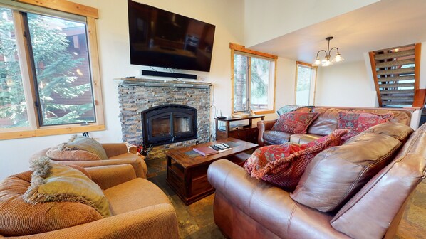 Living Room, Indoors, Room, Couch, Furniture