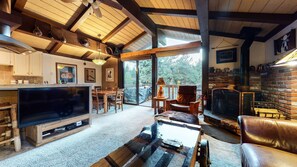 Screen, Flooring, Indoors, Living Room, Room