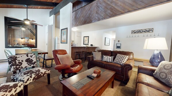Living Room, Indoors, Room, Furniture, Couch