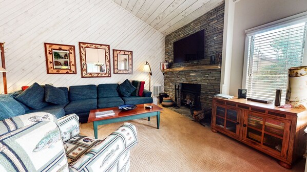 Living Room, Room, Indoors, Furniture, Couch